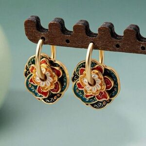 Elegant Floral Gold Earrings